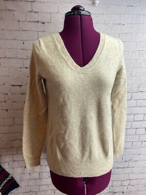 Prologue cream colored cashmere v neck sweater